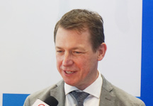 leXsolarԴͼgӖMichael DietrichxԴ˲D(zhun)Փ֪R錍`Q